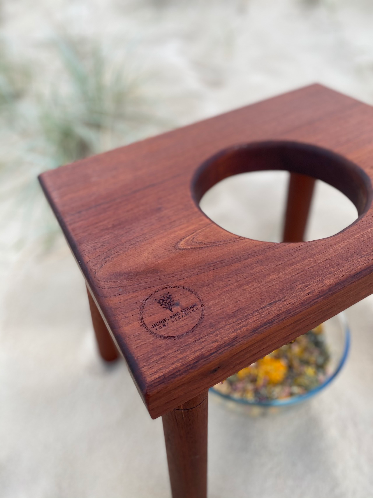 Yoni steaming throne